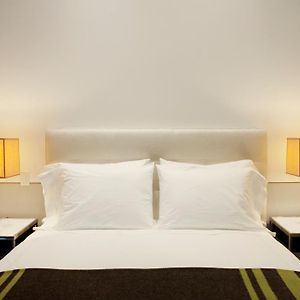 Deluxe Queen Retreat